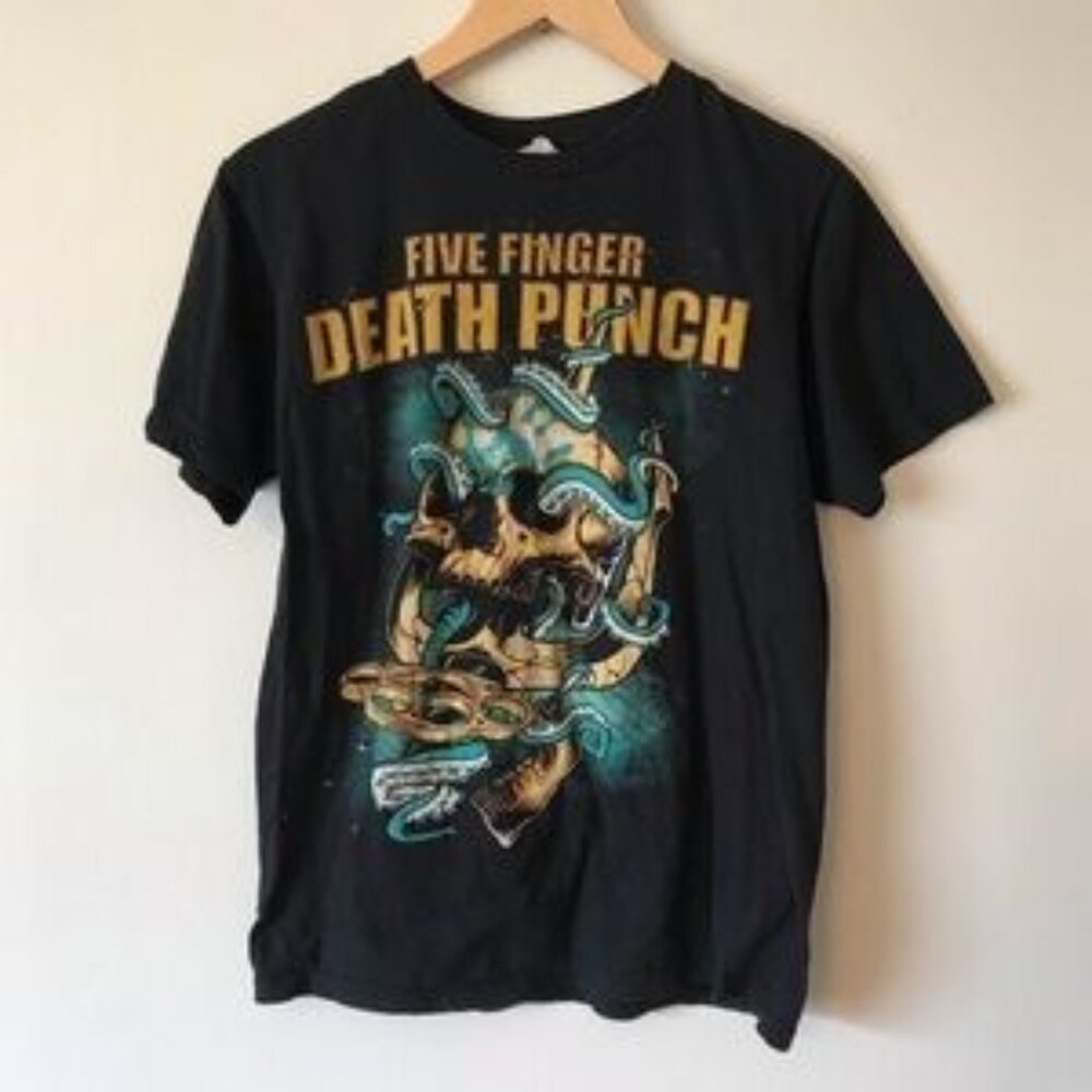 Five Finger Death Punch band Tshirt. Men’s size large. Unisex.
